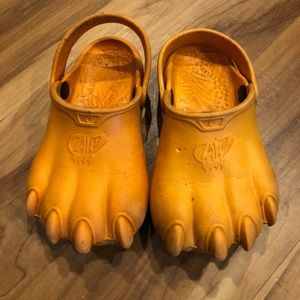 crocs style clawz shoes